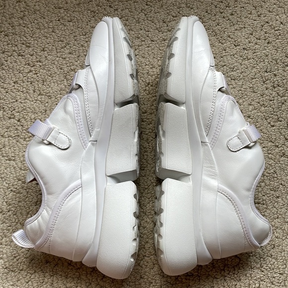 Chloe Sonnie Leather White Sneakers - Picture 9 of 16